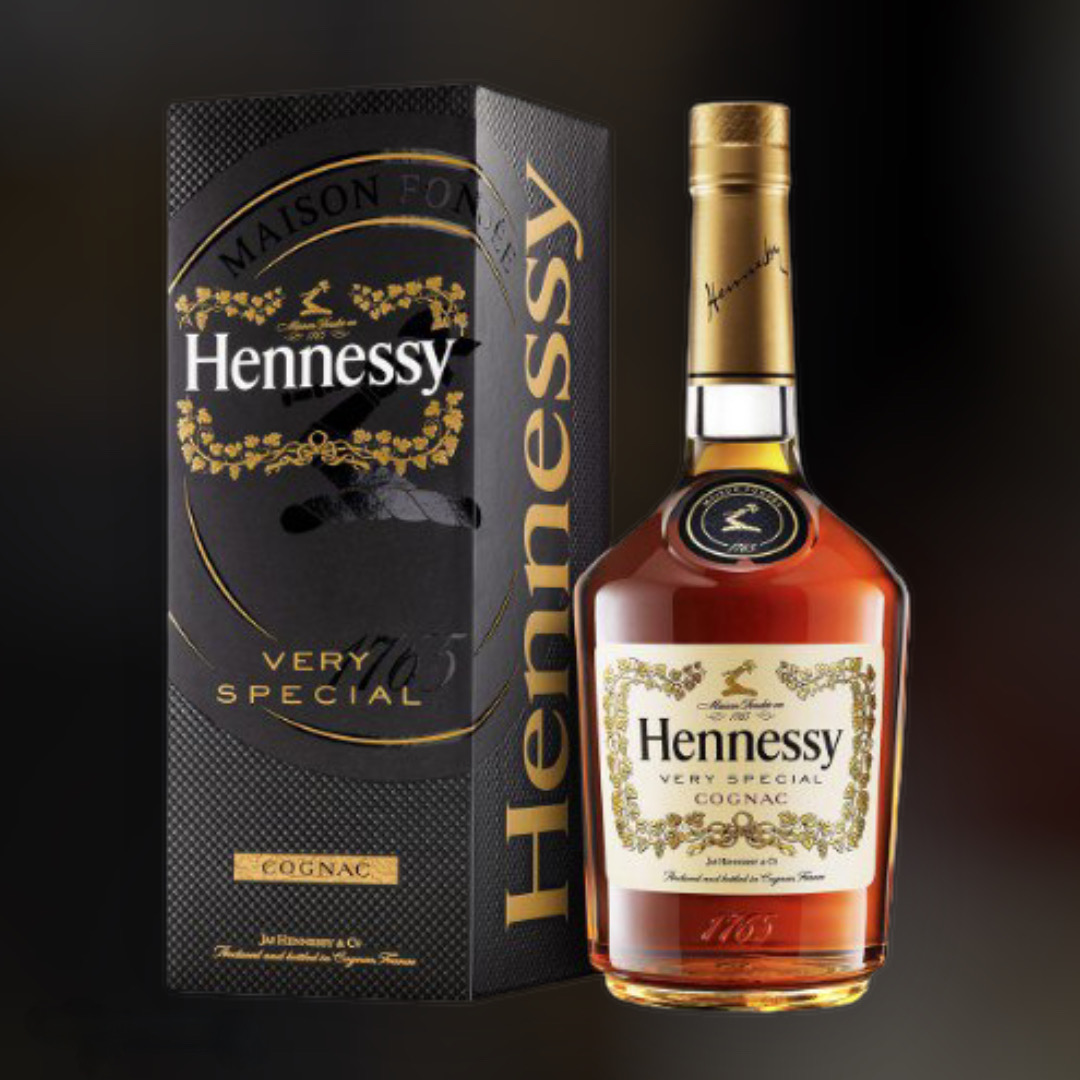 Cognac Hennessy VS 40% in a gift box 0.7 l